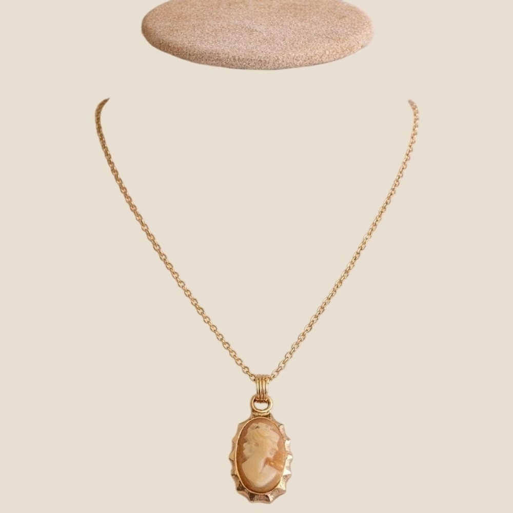 Sarah Coventry Cameo Necklace Vintage 12K Gold Filled Shell Victorian Style Gold